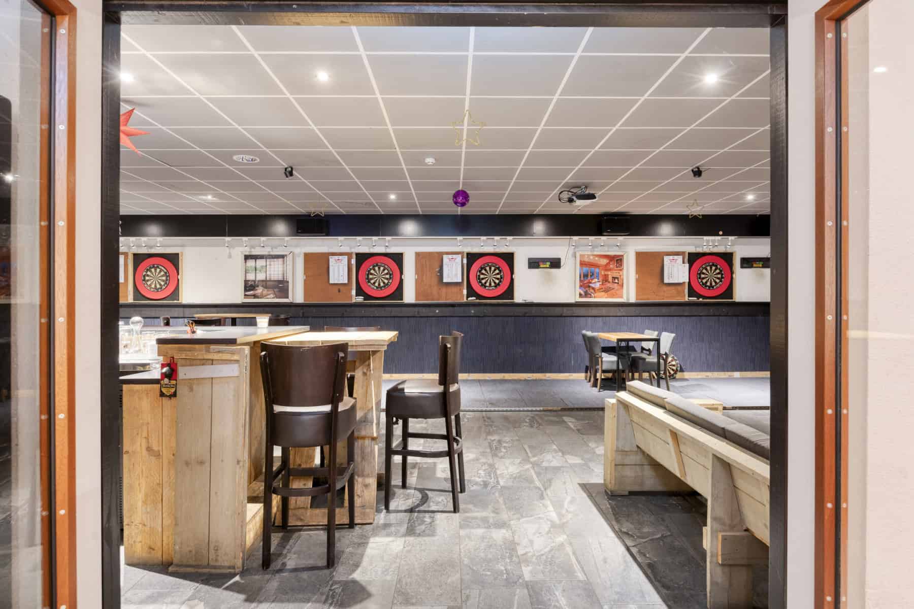 Giessenburg eetcafe cafetaria met terrassen en appartementen te koop