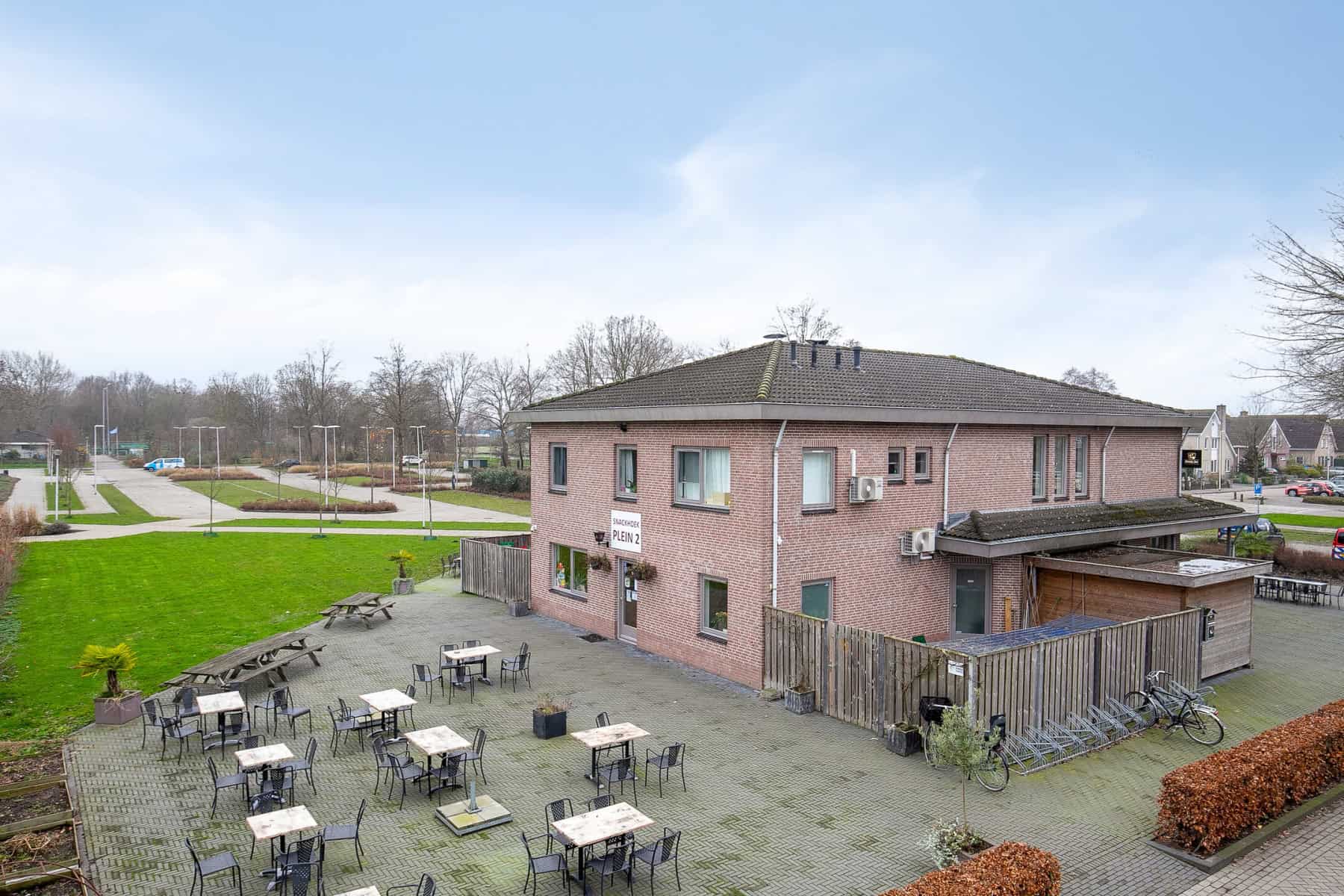Giessenburg eetcafe cafetaria met terrassen en appartementen te koop