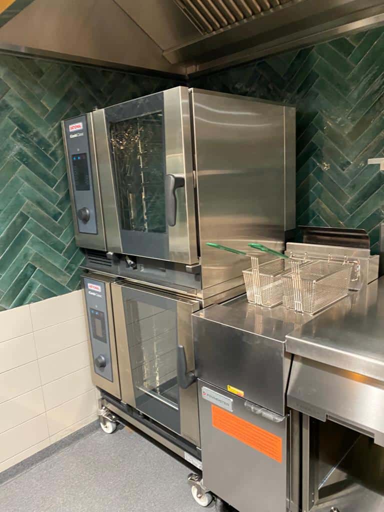 Te koop / te huur horecapand Markt 1 Heenvliet