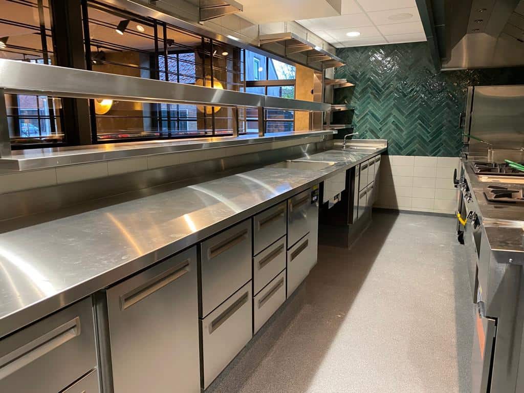 Te koop / te huur horecapand Markt 1 Heenvliet