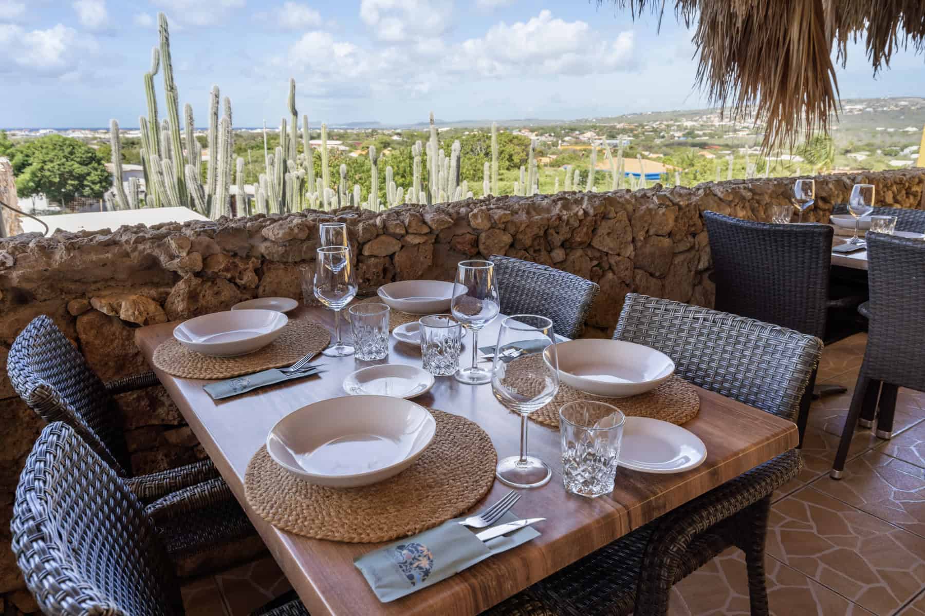 Te koop Bonaire resort boutique appartementen met zwembaden