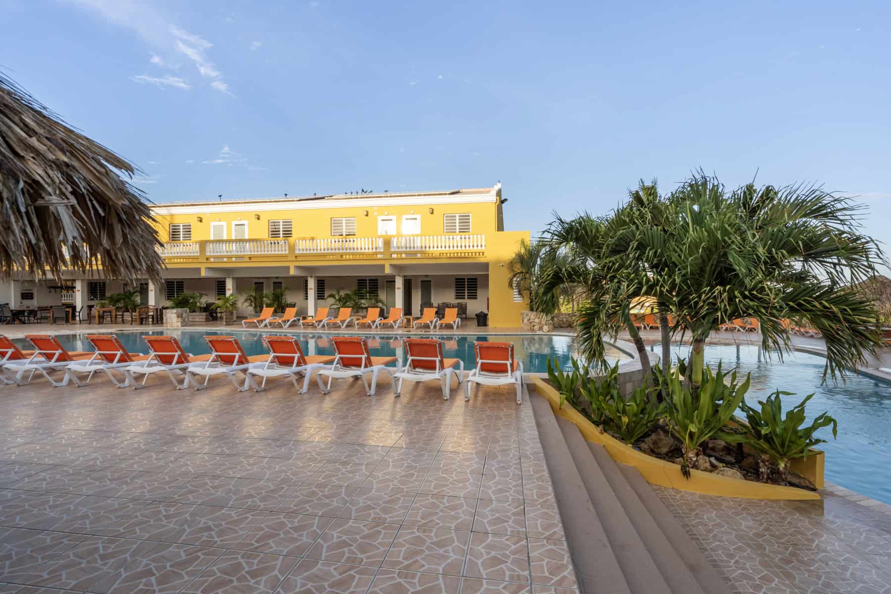 Te koop Bonaire resort boutique appartementen met zwembaden