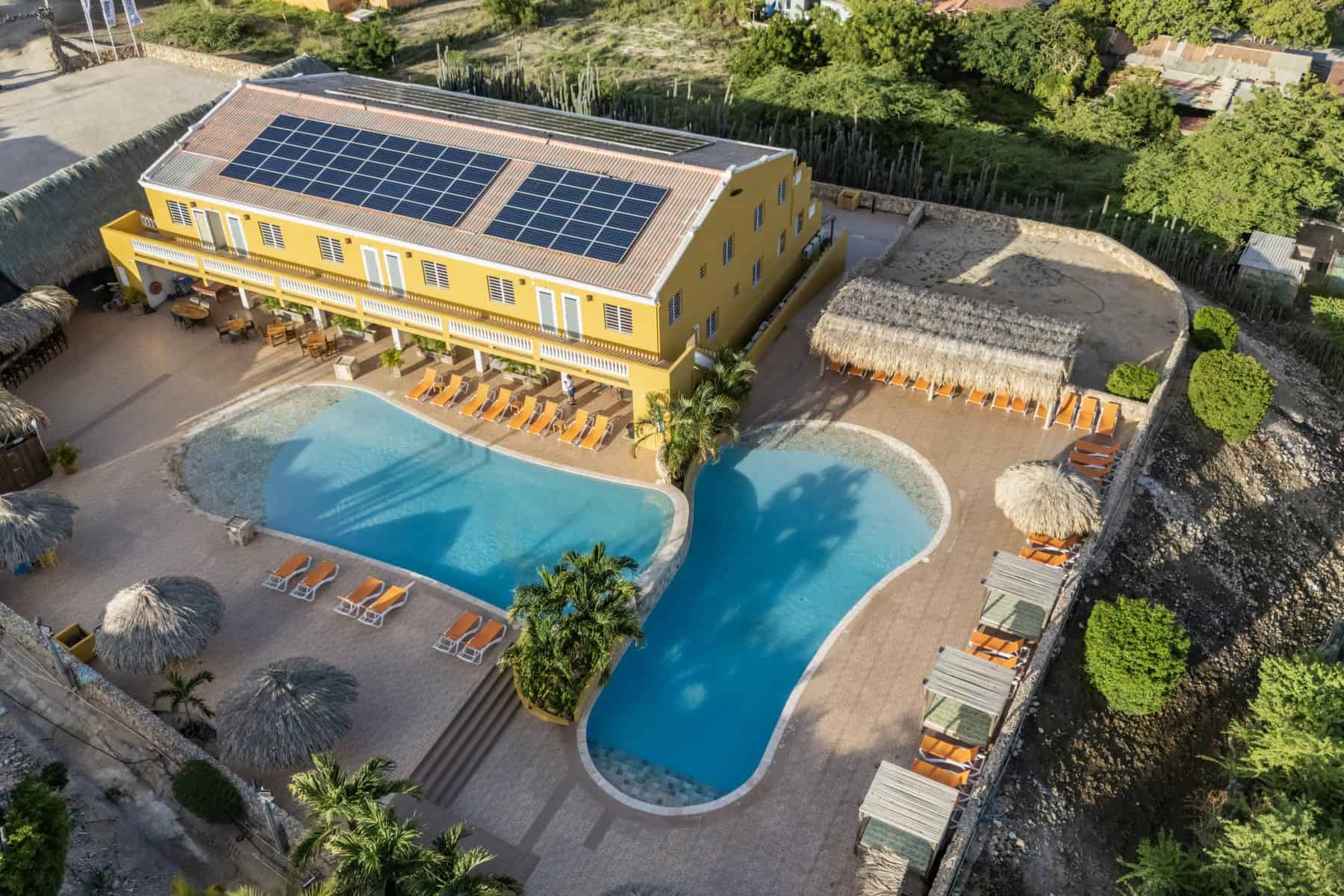 Te koop Bonaire resort boutique appartementen met zwembaden