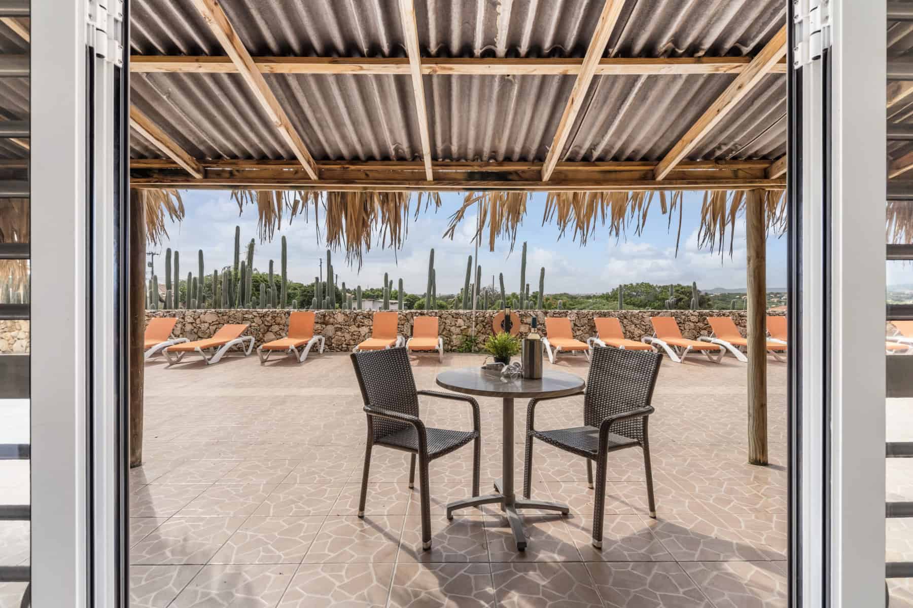 Te koop Bonaire resort boutique appartementen met zwembaden