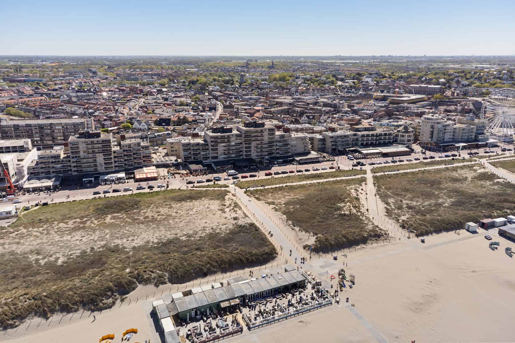 Noordwijk aan zee | horecapand met terras aan de Koningin Wilhelmina Boulevard