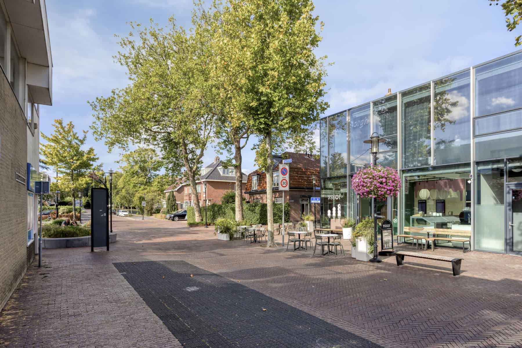Ter overname IJssalon Bollenstreek op super locatie