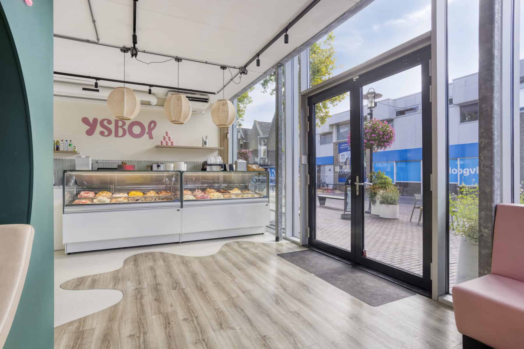 Ter overname IJssalon Bollenstreek op super locatie