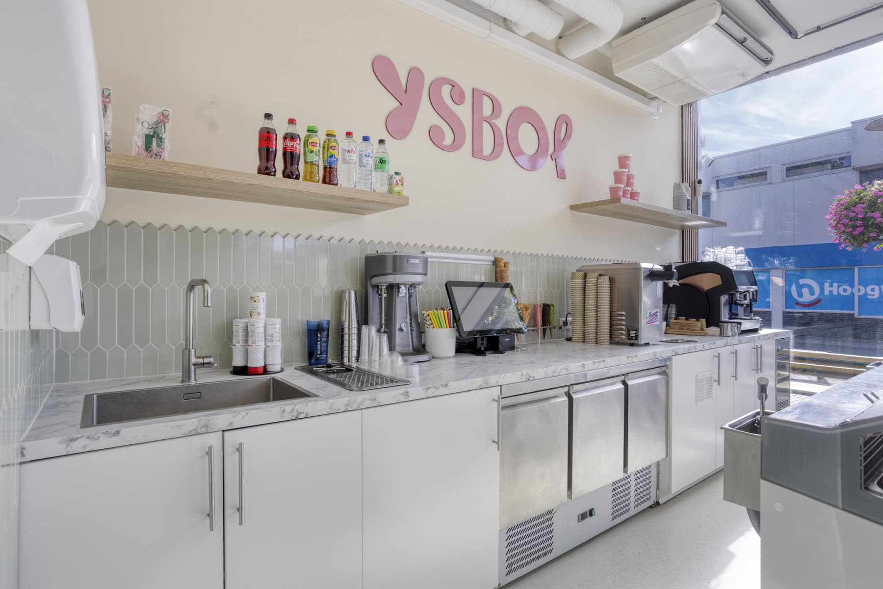Ter overname IJssalon Bollenstreek op super locatie