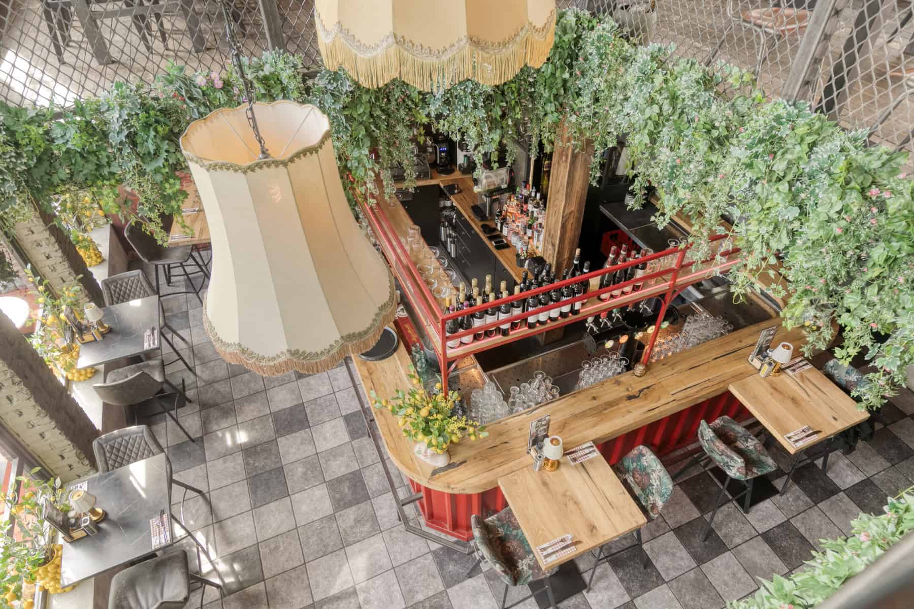 ter overname modern restaurant met heerlijke serre en terras in de Drechtsteden