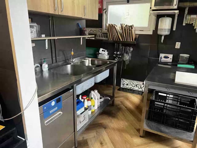 Te koop te huur cafetaria kiosk in Rozenbrug18 normaal