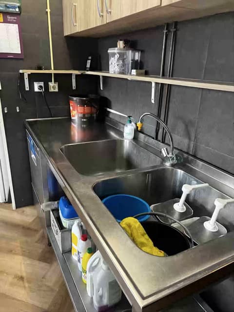 Te koop te huur cafetaria kiosk in Rozenbrug18 normaal